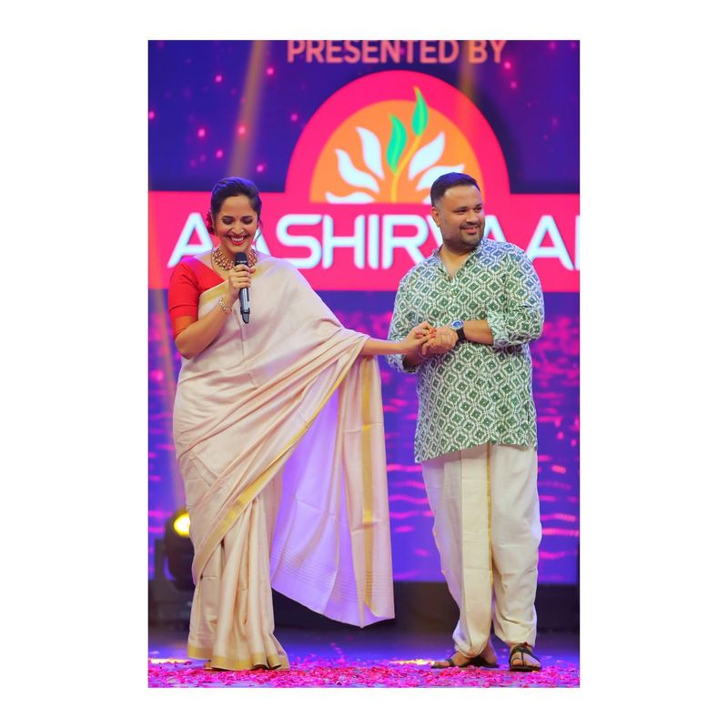anasuya emotional on her mother reculect there strugle