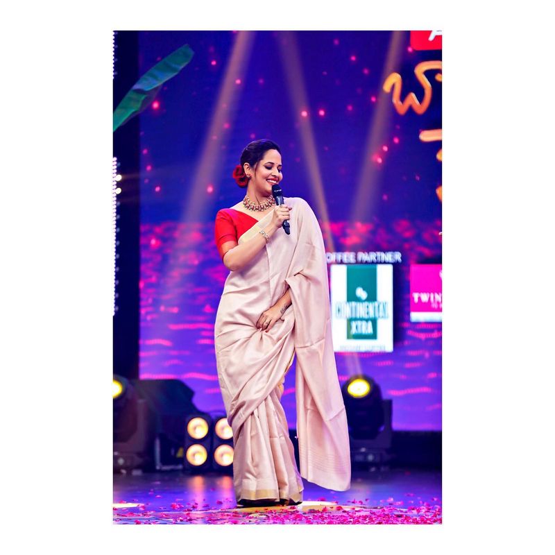 anasuya emotional on her mother reculect there strugle