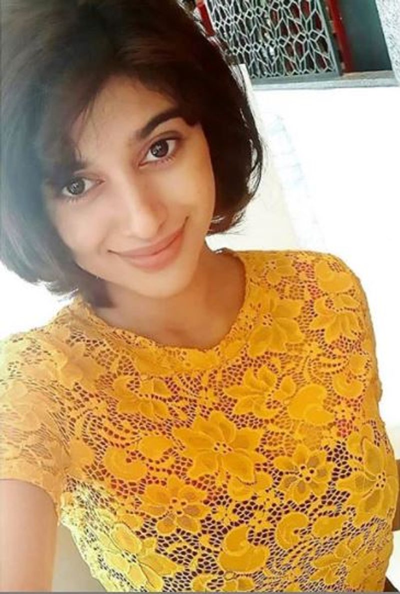 actress oviya latest beautiful photo gallery