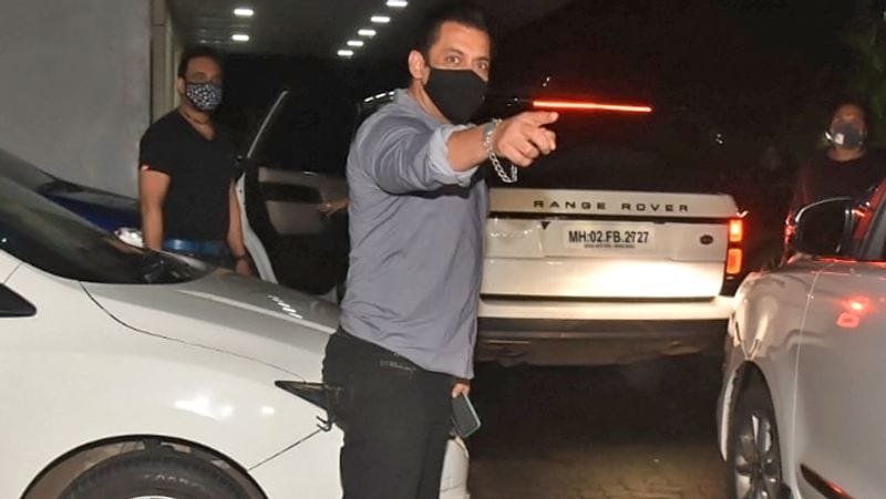 actor Salman khan angry during sister arpita khan ganesh visarjan RBD