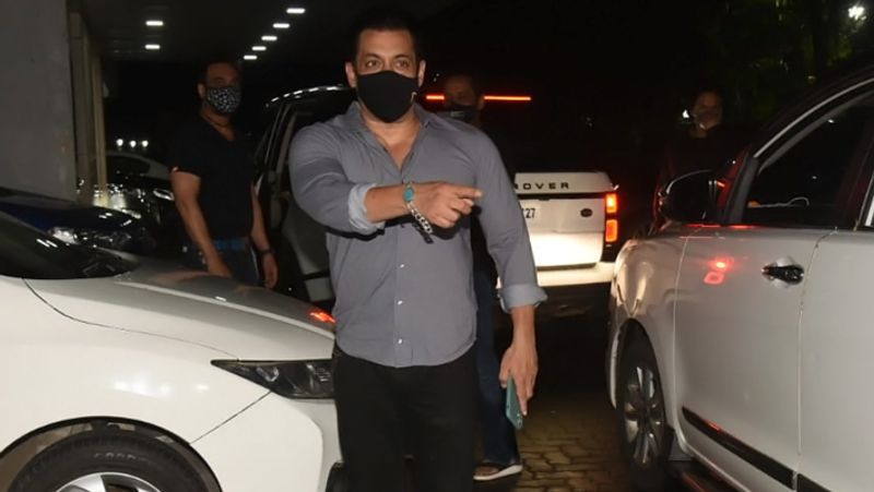 actor Salman khan angry during sister arpita khan ganesh visarjan RBD