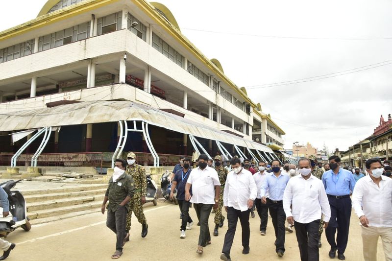 BBMP Mayor Goutham Kumar Visit K R Market in Bengaluru