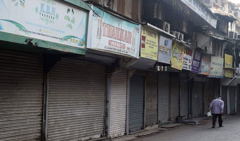 kerala electronics shop Offer Cashback of 50 thousand rupees to people who will get infected with covid 19 under 24 hours of shopping kph