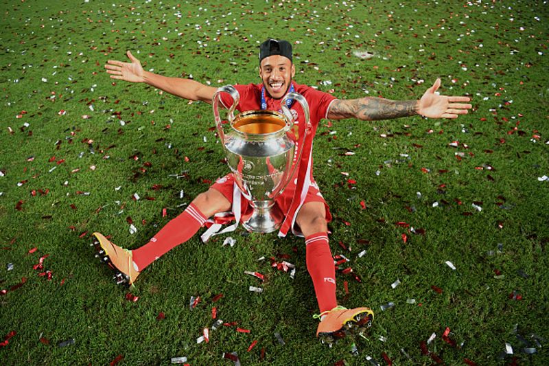 Champions League 2020 final photos Bayern Munich celebrate 1-0 win PSG fans set cars on fire apc