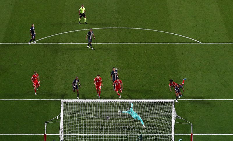 Champions League 2020 final photos Bayern Munich celebrate 1-0 win PSG fans set cars on fire apc