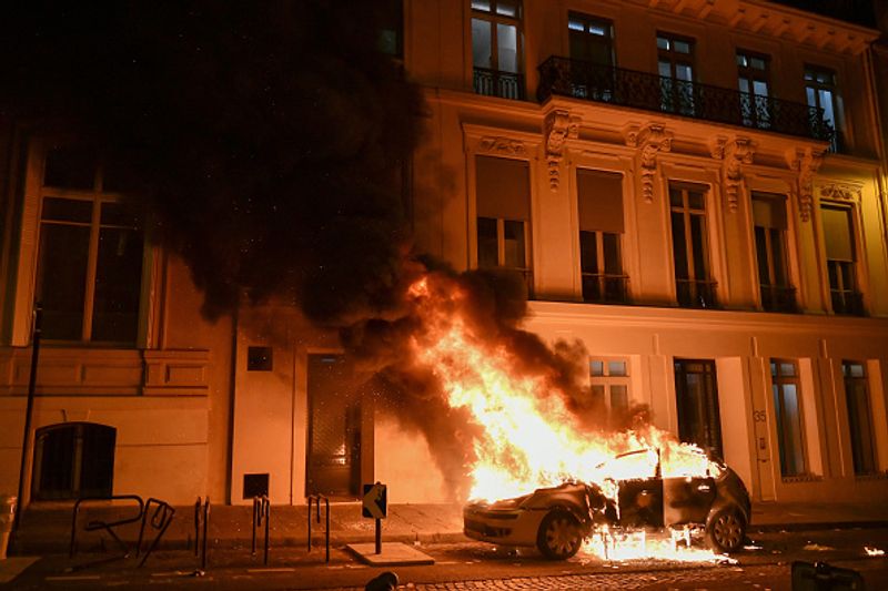 Champions League 2020 final photos Bayern Munich celebrate 1-0 win PSG fans set cars on fire apc