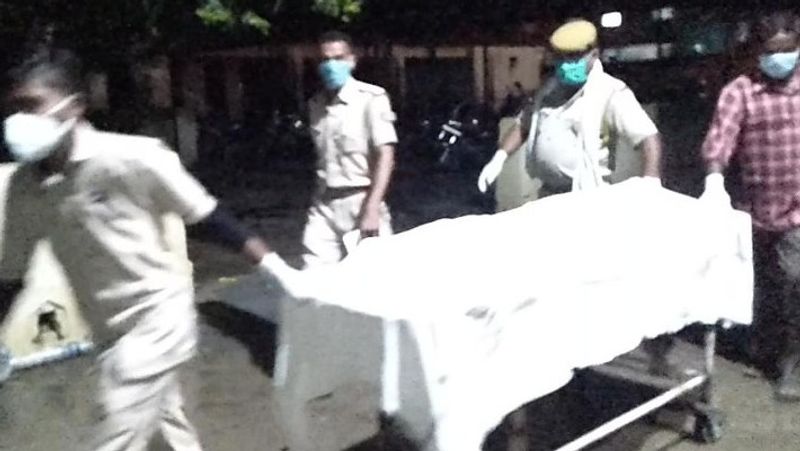 घटना के बाद से परिजनों का रो- रो कर बुरा हाल है, परिवार में एक साथ 4 लोगों की मौत से गांव में भी मातम पसरा हुआ है। हर कोई इस हादसे के बारे में बात कर रहा है।
