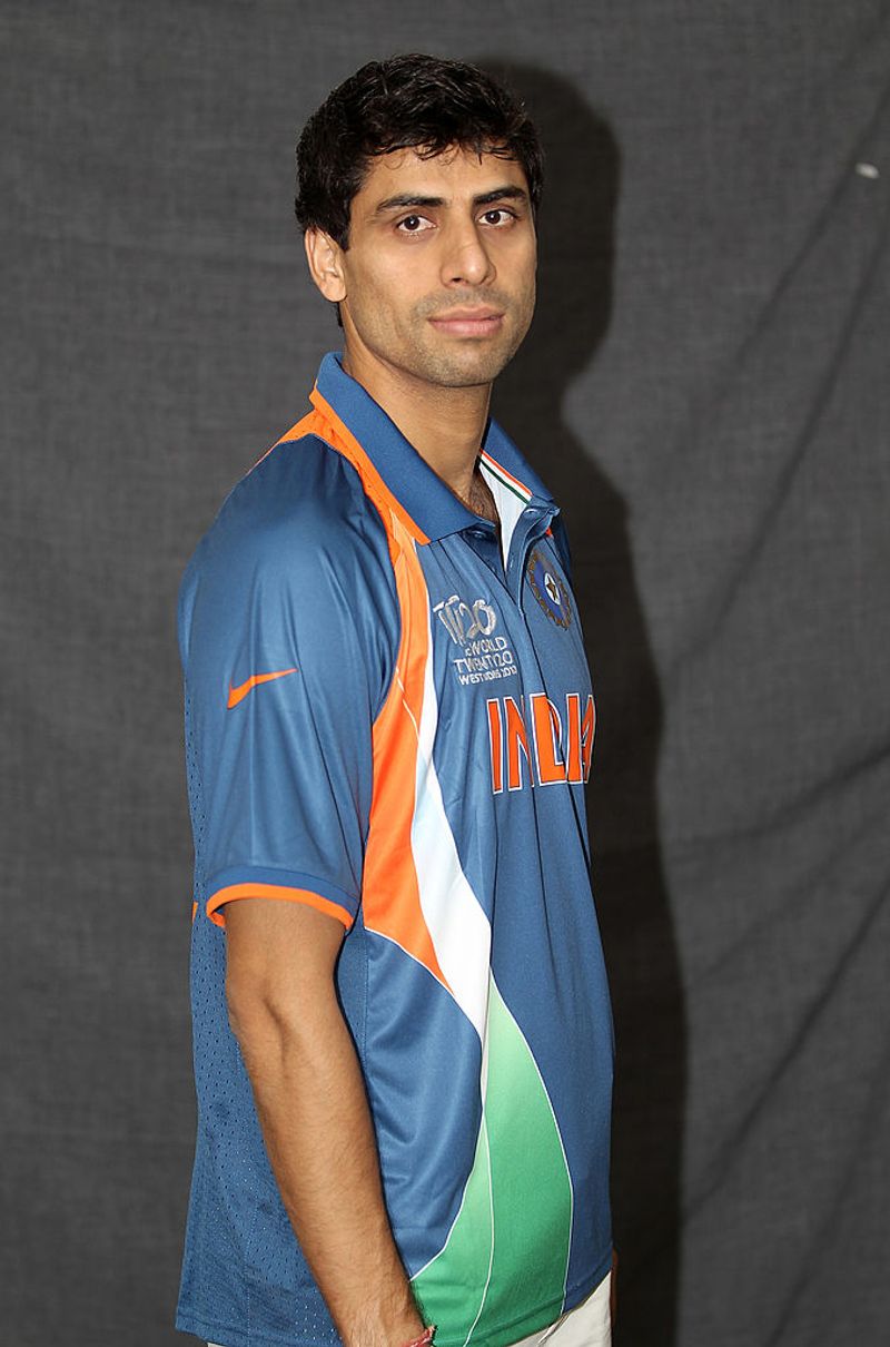 Ashish Nehra did a big reveal: whenever you go to Dhoni's room, you could do these 2 things asa