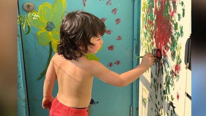 kareena kapoor and saif ali khan 3 year old son taimur ali khan luxurious room inside photos KPJ