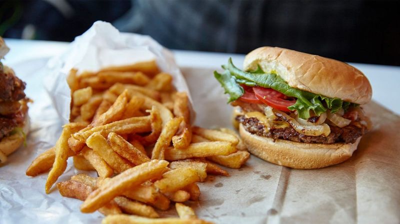 Here’s an insight into the suggestions to stay healthy and curb the monstrous appetite for junk food. So, if you too want to get back to shape, then read on and follow this simple plan to lose weight quickly.