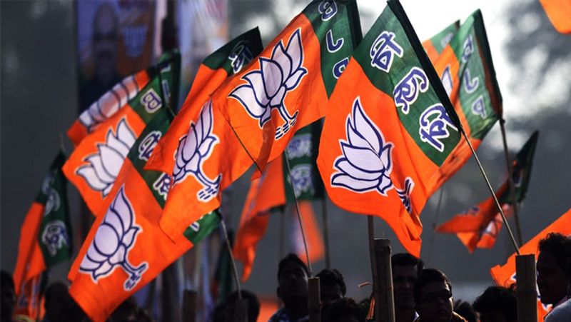 sourav ganguli may join bjp because he returns land to mamta banerjee dva