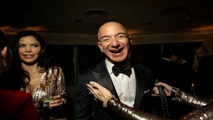 Jeff Bezos becomes world's first $200 billionaire Jeff Bezos becomes world's first $200 billionaire