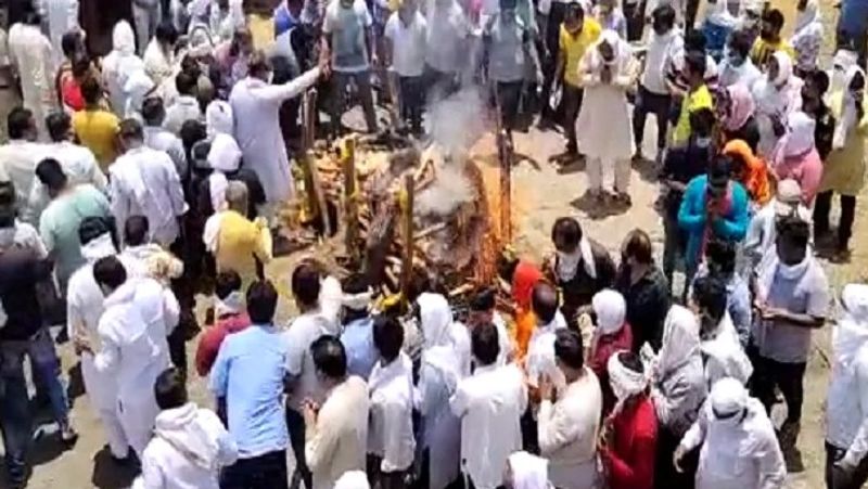 Three people were cremated together hazaribagh road accident two died 80 year old elderly man dies due to shock kpr