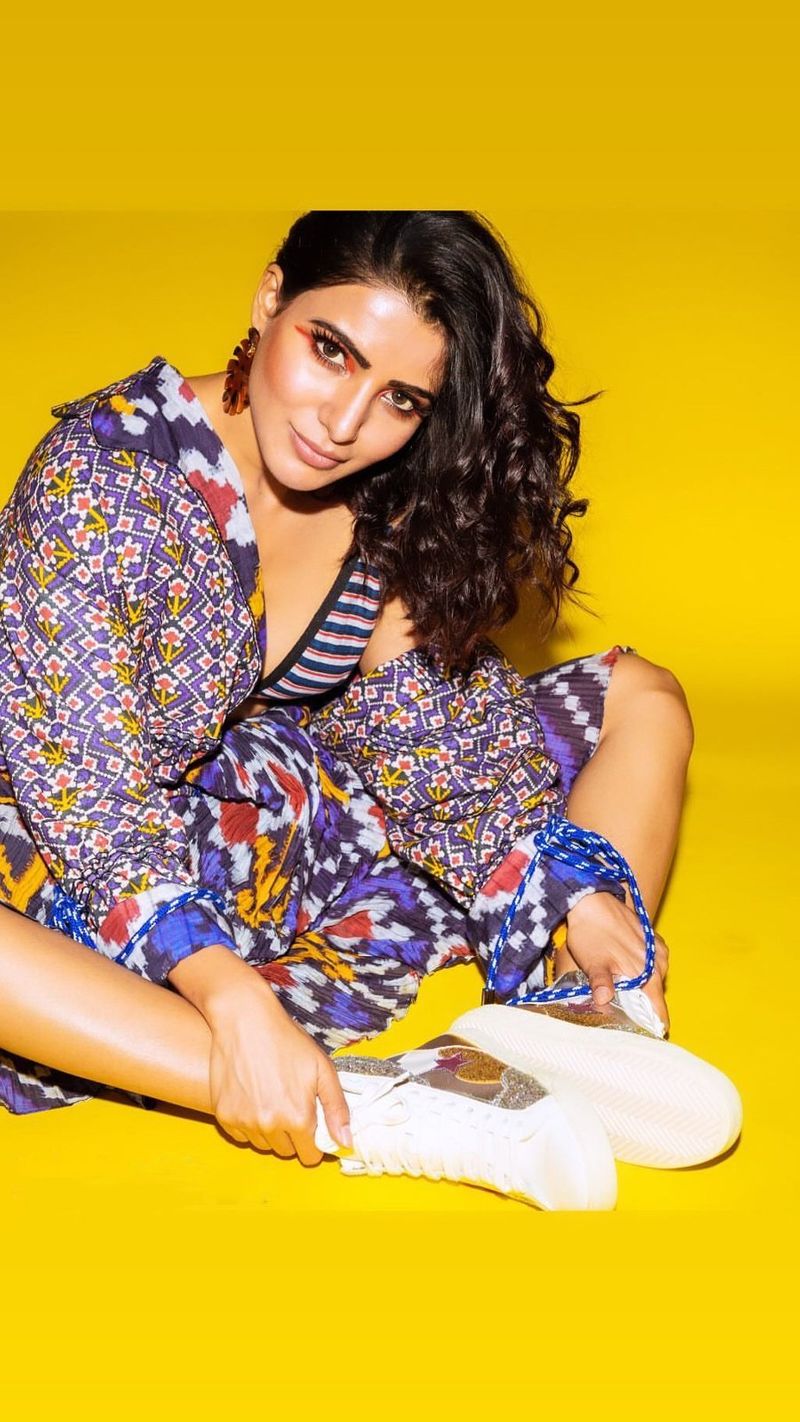 samantha creat rare record with lady icon and shock to pawan and mahesh