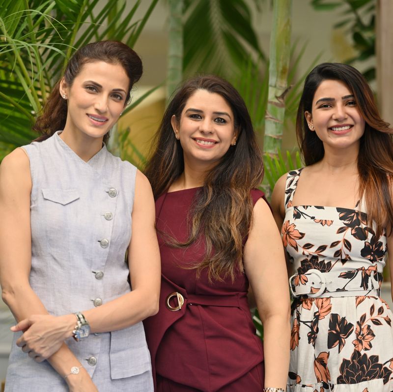 samantha creat rare record with lady icon and shock to pawan and mahesh
