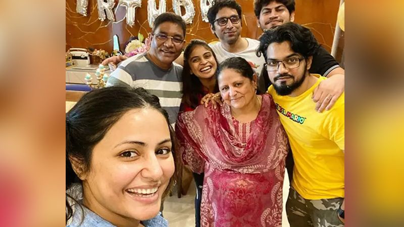 hina khan celebrates mother's birthday with boyfriend rocky jaiswal and family members KPJ