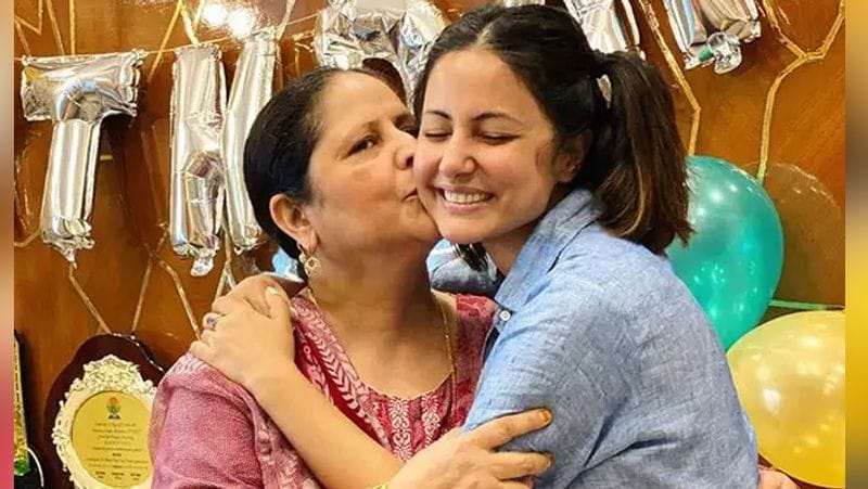 hina khan celebrates mother's birthday with boyfriend rocky jaiswal and family members KPJ