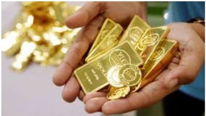 gold smuggling carriers caught in karipur gold smuggling carriers caught in karipur