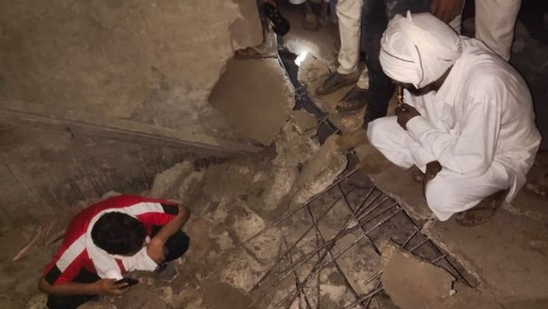 घटना के बाद से परिजनों का रो-रो कर बुरा हाल है, परिवार में एक साथ 4 लोगों की मौत से गांव में भी मातम पसरा हुआ है। हर कोई इस हादसे के बारे में बात कर रहा है।