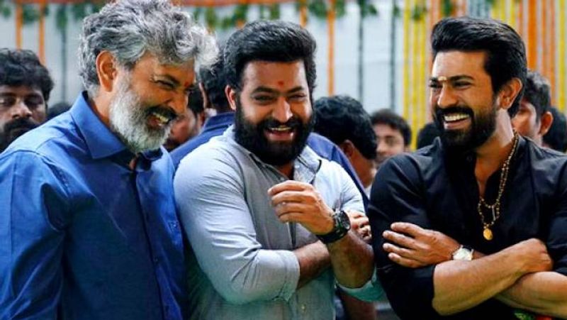 இந்நிலையில் தற்போது தெலுங்கில் பிரம்மாண்ட இயக்குநரான எஸ்.எஸ்.ராஜமெளலி இயக்கி வரும் “ஆர் ஆர் ஆர்” படத்தில் இருந்து ஆலியா பட் நீக்கப்பட்டுள்ளதாக தகவல்கள் வெளியாகியுள்ளன. 