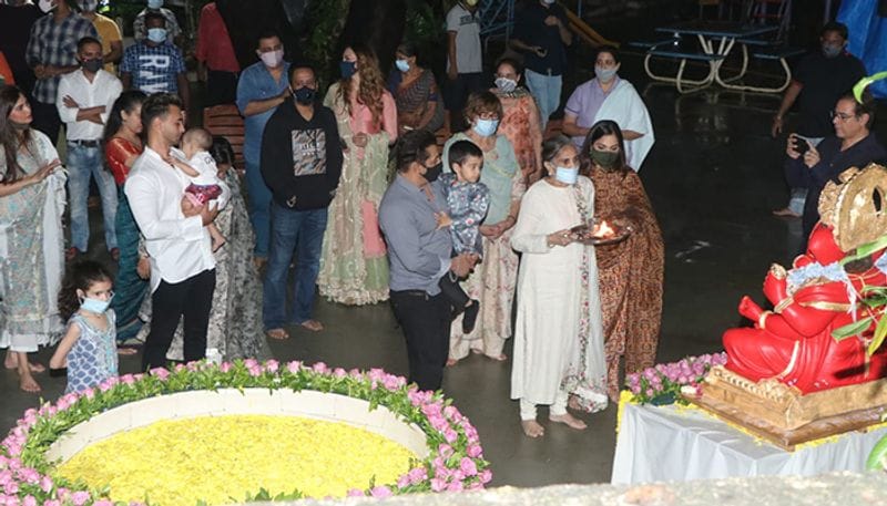 Outside Sohail’s residence, his wife Seema Khan and Alvira Khan’s daughter Alizeh were also spotted.
