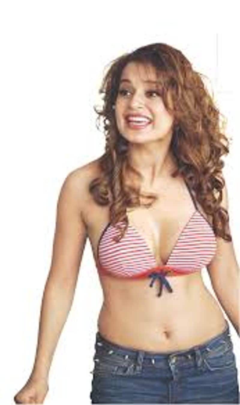 In 2008, Kangana won over the audience with her act as a super model in Madhur Bhandarkar's Fashion.