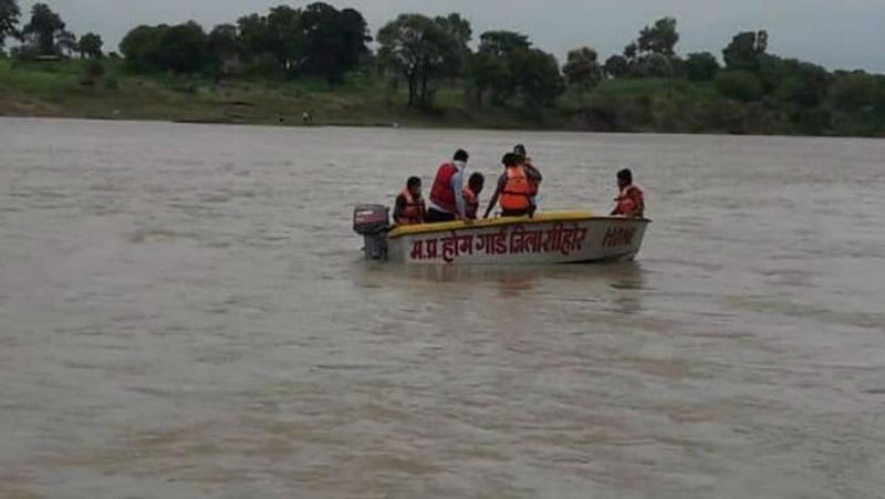 madhya pradesh shajapur big accident in shajapur five girls drowned in parvati river kpr