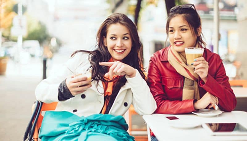 Signs that show your girlfriend may be bisexual - gps