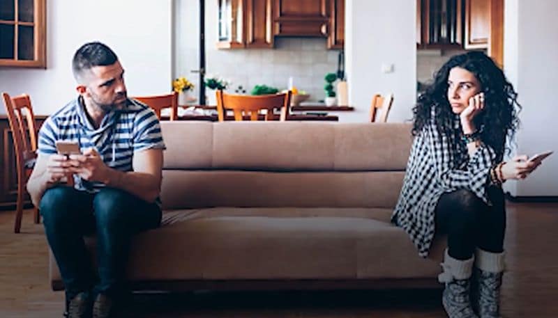 Signs that show your girlfriend may be bisexual - gps