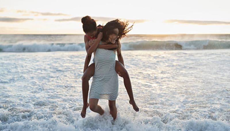 Signs that show your girlfriend may be bisexual - gps