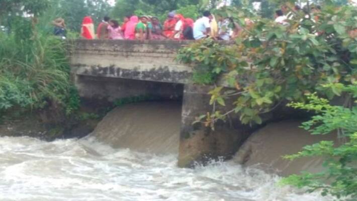 Mother with three children jumps in river death of one child continues in search of other kpl Mother with three children jumps in river death of one child continues in search of other kpl