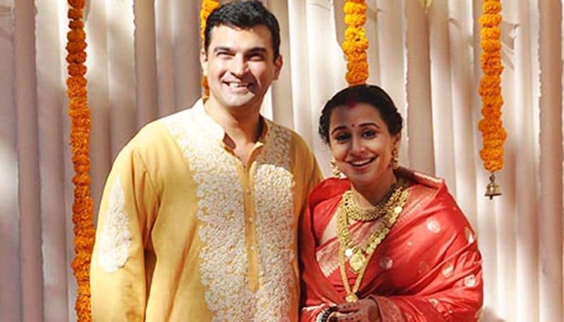 Siddharth Roy Kapur & Vidya Balan
One of the talented actress of Bollywood Vidya Balan and UTV head Siddharth Roy Kapur fell in love and married a couple of years ago. Vidya belongs to a Tamil Iyer family, while Siddharth is from a Punjabi family. 