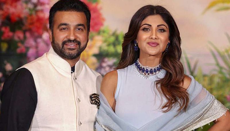 Raj Kundra & Shilpa Shetty
Raj Kundra divorced his first wife Kavita Kundra and married the gorgeous actress Shilpa Shetty. Initially, Raj was helping Shilpa for the promotion of her perfume brand S2. They tied the knot on November 22, 2009. Their wedding took place as per Mangalorean tradition.