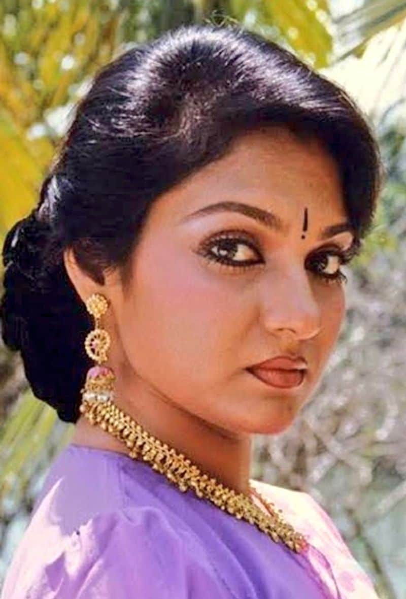 Madhavi: Madhavi acted in almost 300 regional movies. The actress then married to Ralph Sharma and quit acting in the year 1996. Later settled in New Jersey. The couple have three daughters out of which Evelyn Sharma is also a Bollywood actress and model.