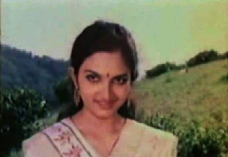 Saleema: Actress Saleema is the daughter of Tollywood actress Girija. She is a well-known dancer. Critics and the audience appreciated her role in her debut film Nakhakshathangal and Aranyakam. Saleema had acted in few Tamil, Kannada, Telugu movies as well. Mollywood movie Mahayanam was the last movie she acted in, back in 1989. 