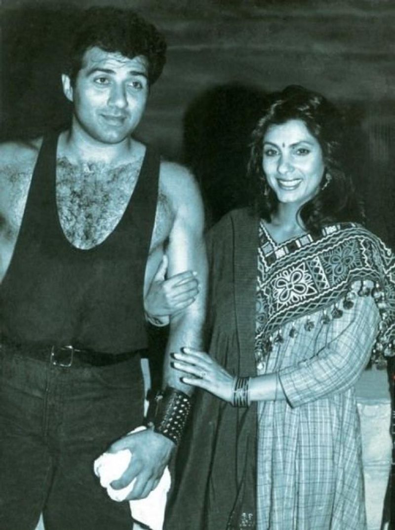 When Dimple Kapadia, Sunny Deol were caught off-guard holding hands in London RCB