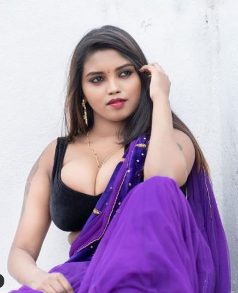 tik tok elakkiya wear towel photo rock in internet
