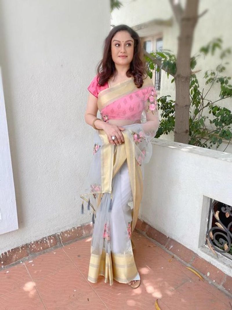 soniya agarwal transparent saree new slim look photo goes viral