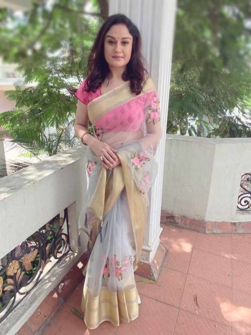 soniya agarwal transparent saree new slim look photo goes viral