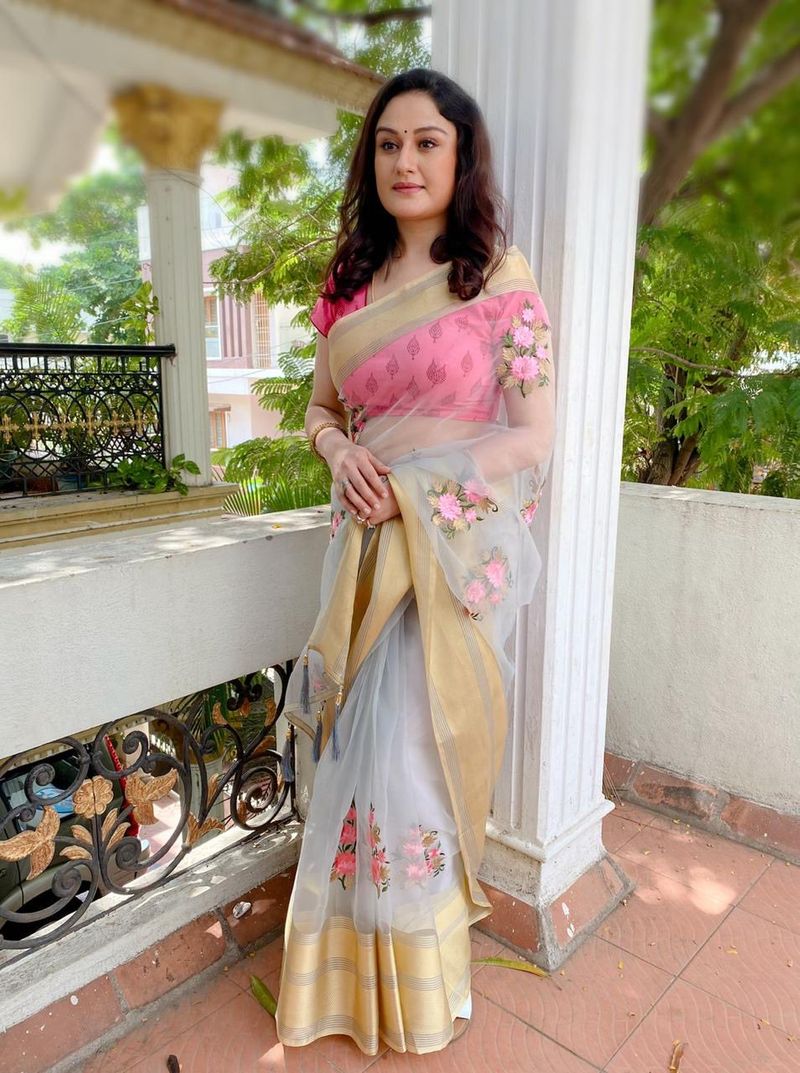 soniya agarwal transparent saree new slim look photo goes viral