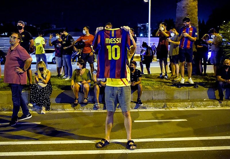 Barcelona fans descend on camp nou in messi exit news
