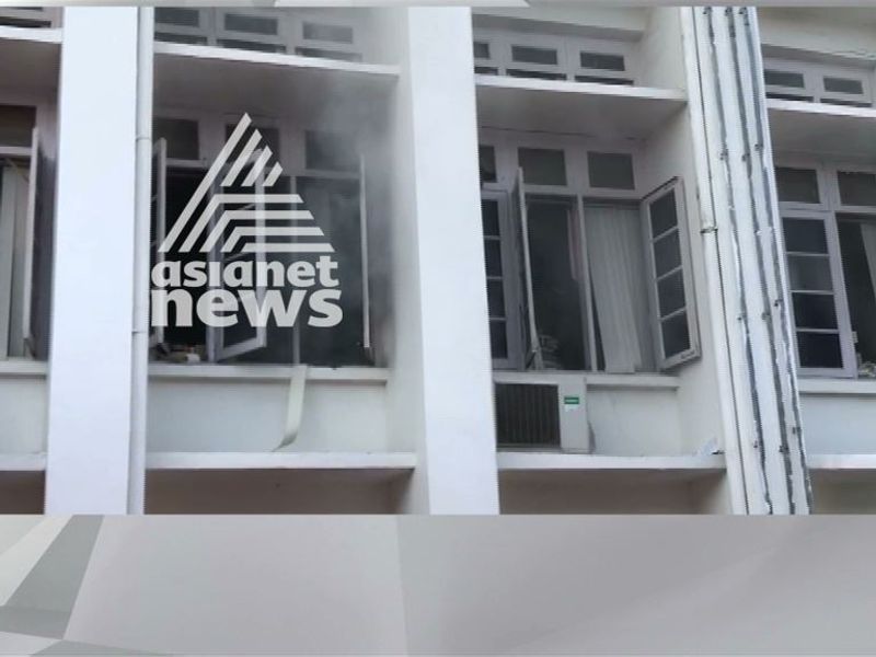 പക്ഷേ അതുമായി ബന്ധപ്പെട്ട സിസിടിവി ദൃശ്യങ്ങള് അന്വേഷണ സംഘങ്ങള് ആവശ്യപ്പെട്ടപ്പോഴൊക്കെ സര്ക്കാര് പല മുടന്തന് ന്യായങ്ങള് ഉന്നയിക്കുകയായിരുന്നു. സിസിടിവി ഇടിമിന്നലില് നശിച്ചെന്നായിരുന്നു ആദ്യം സര്ക്കാര് പറഞ്ഞിരുന്നത്.