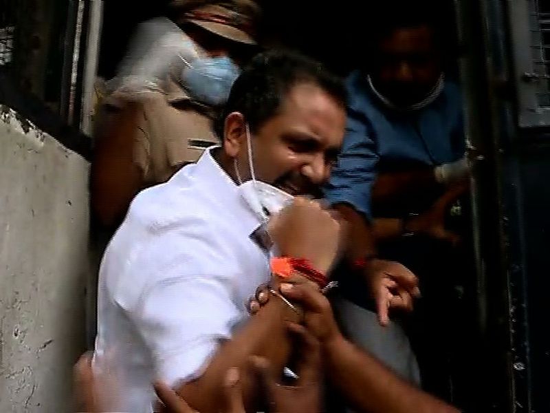 കത്തി നശിച്ചത് സുപ്രധാന ഫയലുകളാന്നും മിക്കവാറും ഫയലിനും ബാക്കപ്പ് ഡാറ്റ ഇല്ലെന്നും അടക്കമുള്ള ഗുരുതര ആരോപണങ്ങളാണ് സ്ഥലം സന്ദർശിച്ച ശേഷം പ്രതിപക്ഷ നേതാവ് രമേശ് ചെന്നിത്തല ഉന്നയിച്ചത്. പൊളിറ്റിക്കൽ 2A, 2b, പൊളിറ്റിക്കൽ 5 എന്നീ സെക്ഷനുകളിലാണ് തീപ്പിടുത്തമുണ്ടായത് എന്നാണ് ഉദ്യോഗസ്ഥര് നേരിട്ട് അറിയിച്ചതെന്ന് പ്രതിപക്ഷ പ്രതിനിധികൾ പറഞ്ഞു.