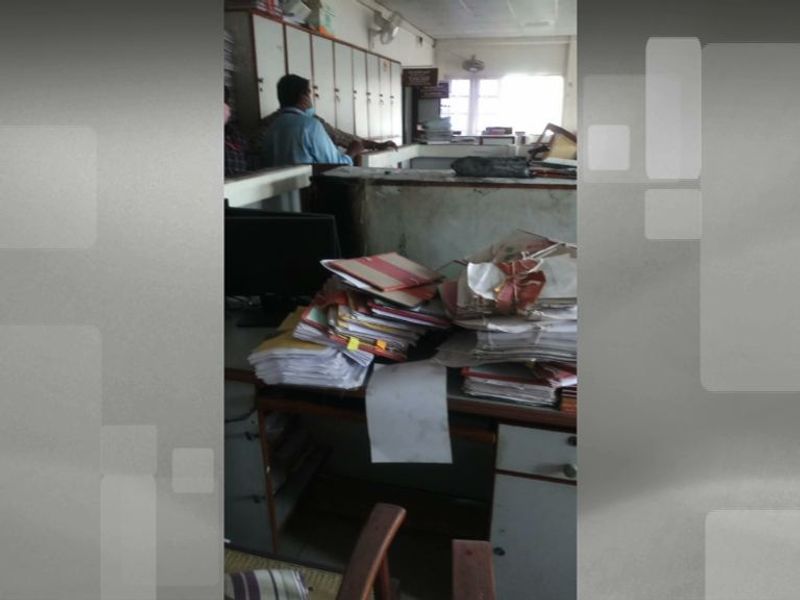 പ്രതിപക്ഷ നേതാവ് രമേശ് ചെന്നിത്തലയും തലസ്ഥാനത്തുണ്ടായിരുന്ന യുഡിഎഫ് ജനപ്രതിനിധികളും സംഭവ സ്ഥലത്തേക്ക് പാഞ്ഞെത്തി. ബിജെപി സംസ്ഥാന അധ്യക്ഷൻ കെ സുരേന്ദ്രന്റെ നേതൃത്വത്തിൽ ബിജെപി നേതാക്കളും പ്രവര്ത്തകരും കൂടി എത്തിയതോടെ സംഭവത്തിന് വലിയ രാഷ്ട്രീയമാനവും കൈവന്നു.