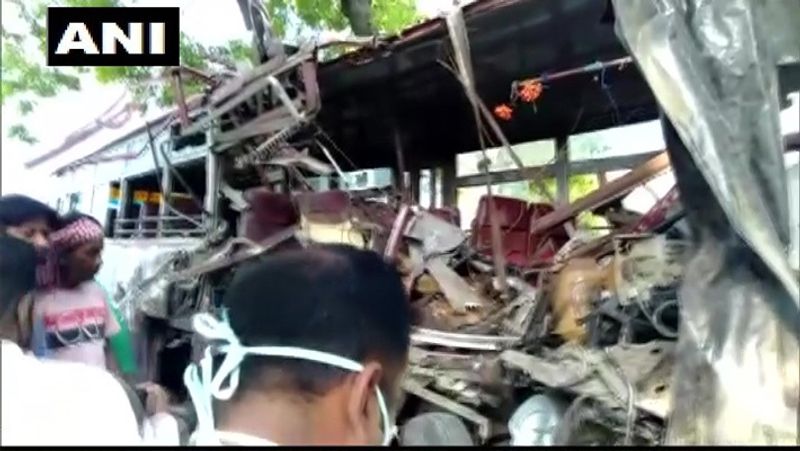 6 people killed in direct collision of two roadways buses in up Half a dozen passengers are serious kpl