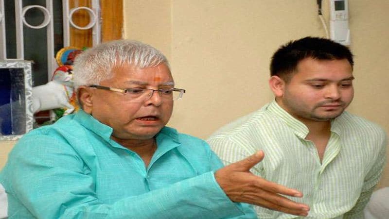 इस बार चुनाव में आरजेडी और रांची केंद्रीय जेल में बंद सुप्रीमों लालू प्रसाद यादव के छोटे और उपमुख्यमंत्री रह चुके बेटे तेजस्वी यादव पर बड़ी जिम्मेदारी है, क्योंकि उन्हीं के नेतृत्व में ही आरजेडी चुनावी समर में उतरी हैं। बता दें कि तेजस्वी को न सिर्फ लालू प्रसाद यादव का उत्तराधिकारी माना जा रहा है, बल्कि महागठबंधन की ओर से सीएम पद का दावेदार बताया गया है।