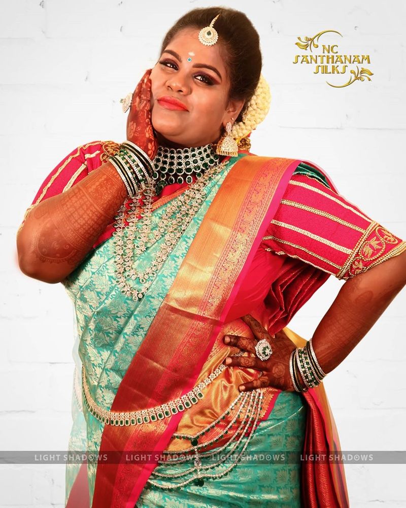 டிக்-டாக்கில் மட்டுமல்லாது பரத நாட்டியத்திலும் சிறப்பான தேர்ச்சி பெற்ற ரோபோ சங்கரின் செல்ல மகள், யாராலும் முடியாத நடன அசைவுகளை கூட அழகாக ஆடக்கூடியவர் என்பது குறிப்பிடத்தக்கது.
