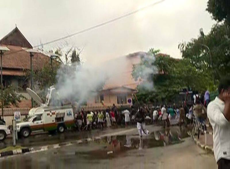 protest in trivandrum over fire burning in  secretariate