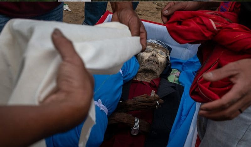 Indonesia Toraja Death Ritual where families dig dead relatives every year in august kph