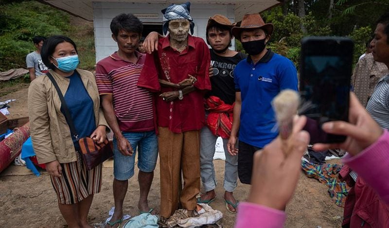Indonesia Toraja Death Ritual where families dig dead relatives every year in august kph